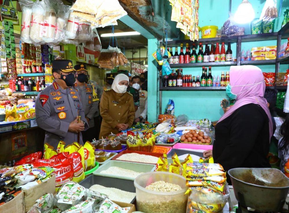 Beli Minyak Pakai PeduliLindungi, Pedagang di Surabaya: Ribet!