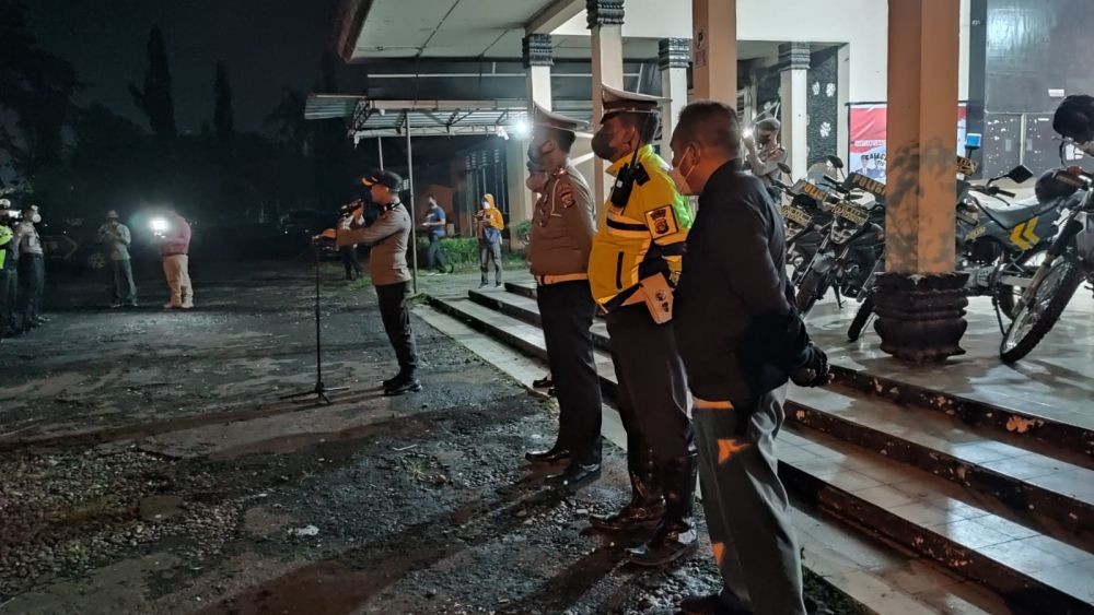Patroli Jelang Ramadan di Lombok, Polisi Grebek Penginapan di Praya