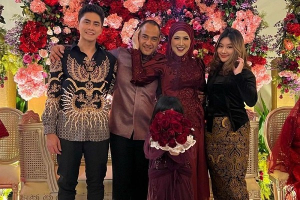 10 Potret Kedekatan Shannon Wong dengan Calon Mertua, Siap Jadi Mantu?