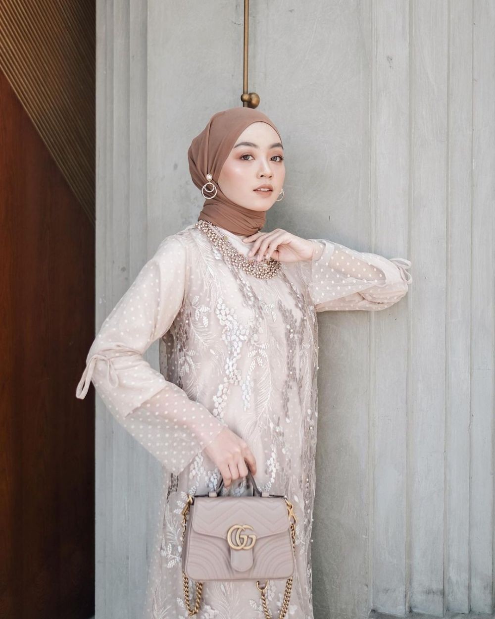 9 Perhiasan Untuk Kebaya Kondangan Mewah Tapi Gak Norak