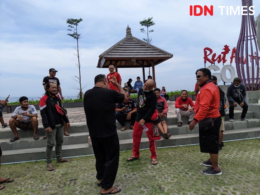 Suporter Bali United Kompak Serukan Kosongkan Stadion Dipta