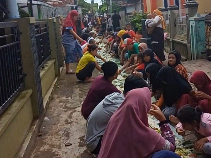 Tradisi Warga Purwakarta Sambut Ramadan: Makan di Sepanjang Jalan Gang