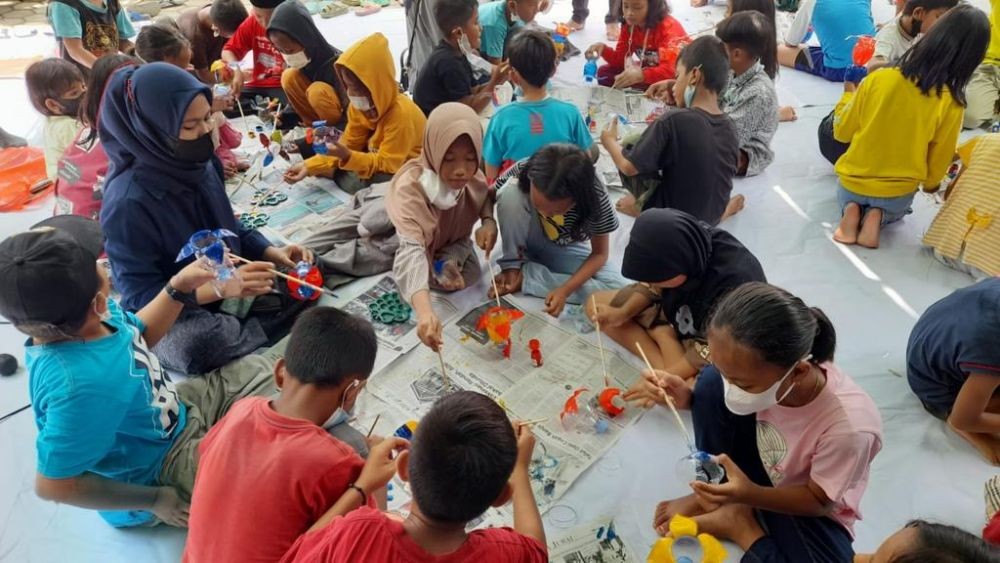 Ratusan Anak Ikut UBL Mengajar di TPA Bakung, Bermain sambil Belajar