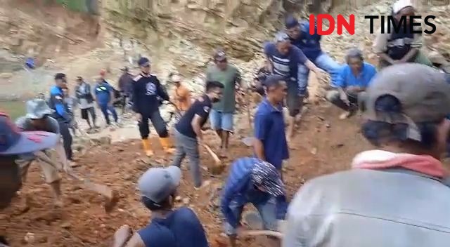 Longsor Timbun Penambang Batu di KBB, Evakuasi Masih Berlangsung