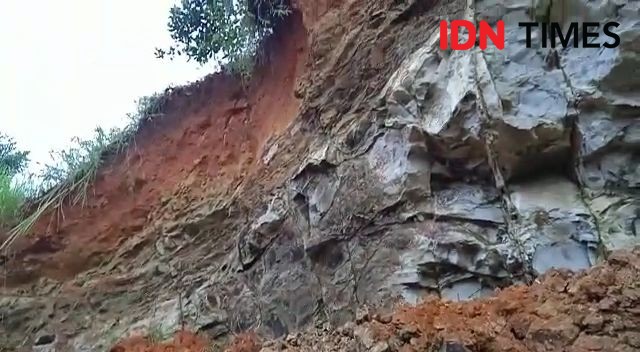 Longsor Timbun Penambang Batu di KBB, Evakuasi Masih Berlangsung