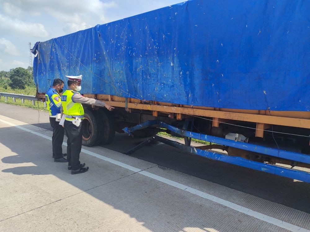 Kecelakaan Maut Truk Vs Truk di Tol Lampung, Satu Meninggal