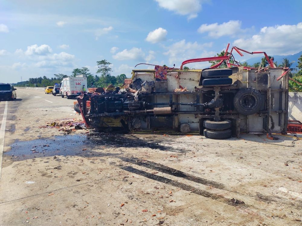 Kecelakaan Maut Truk Vs Truk di Tol Lampung, Satu Meninggal