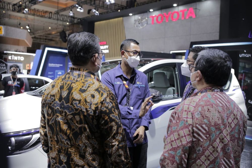 PLN Dukung Toyota Kembangkan Kendaraan Listrik di Indonesia