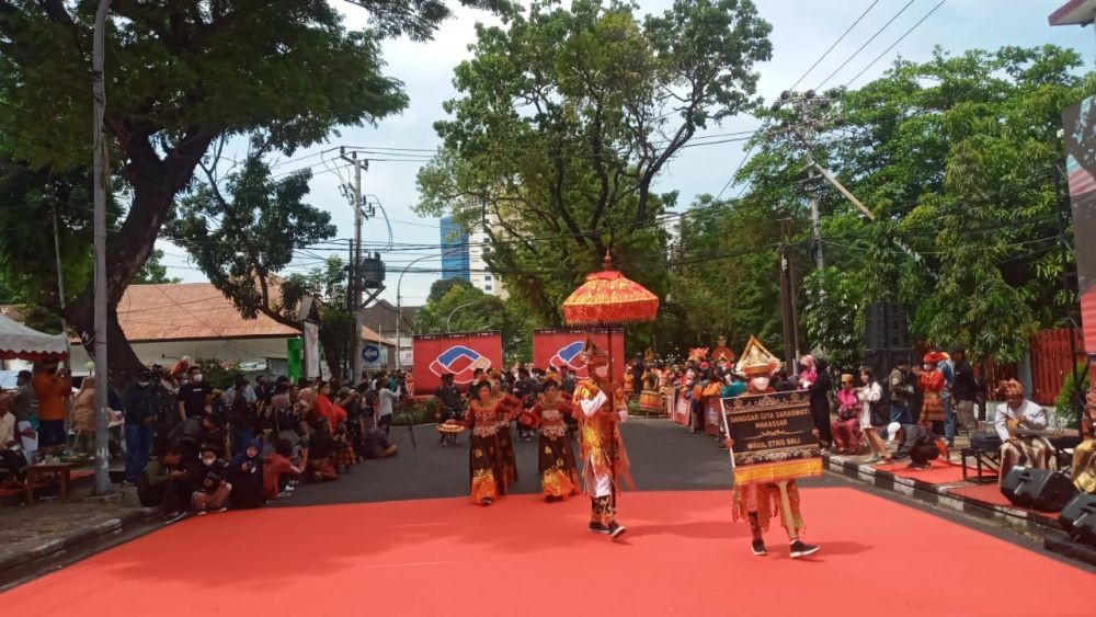 Ragam Pakaian Adat Nusantara di Parade Budaya Makassar