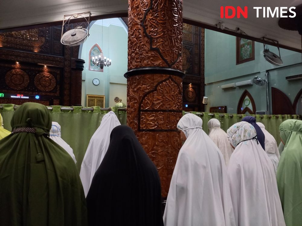 Jamaah Ramai Salat Tarawih Perdana Di Masjid Al Musannif 