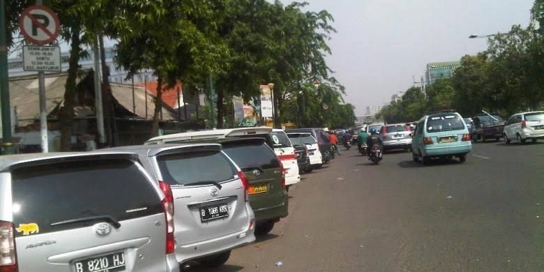 Walkot Makassar Sebut Parkir di Bahu Jalan akan Didenda