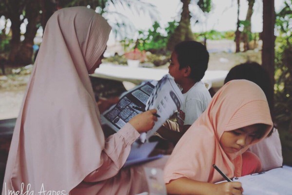 Hadiah Kecil Penghantar Ilmu untuk Anak-Anak Nelayan Balikpapan