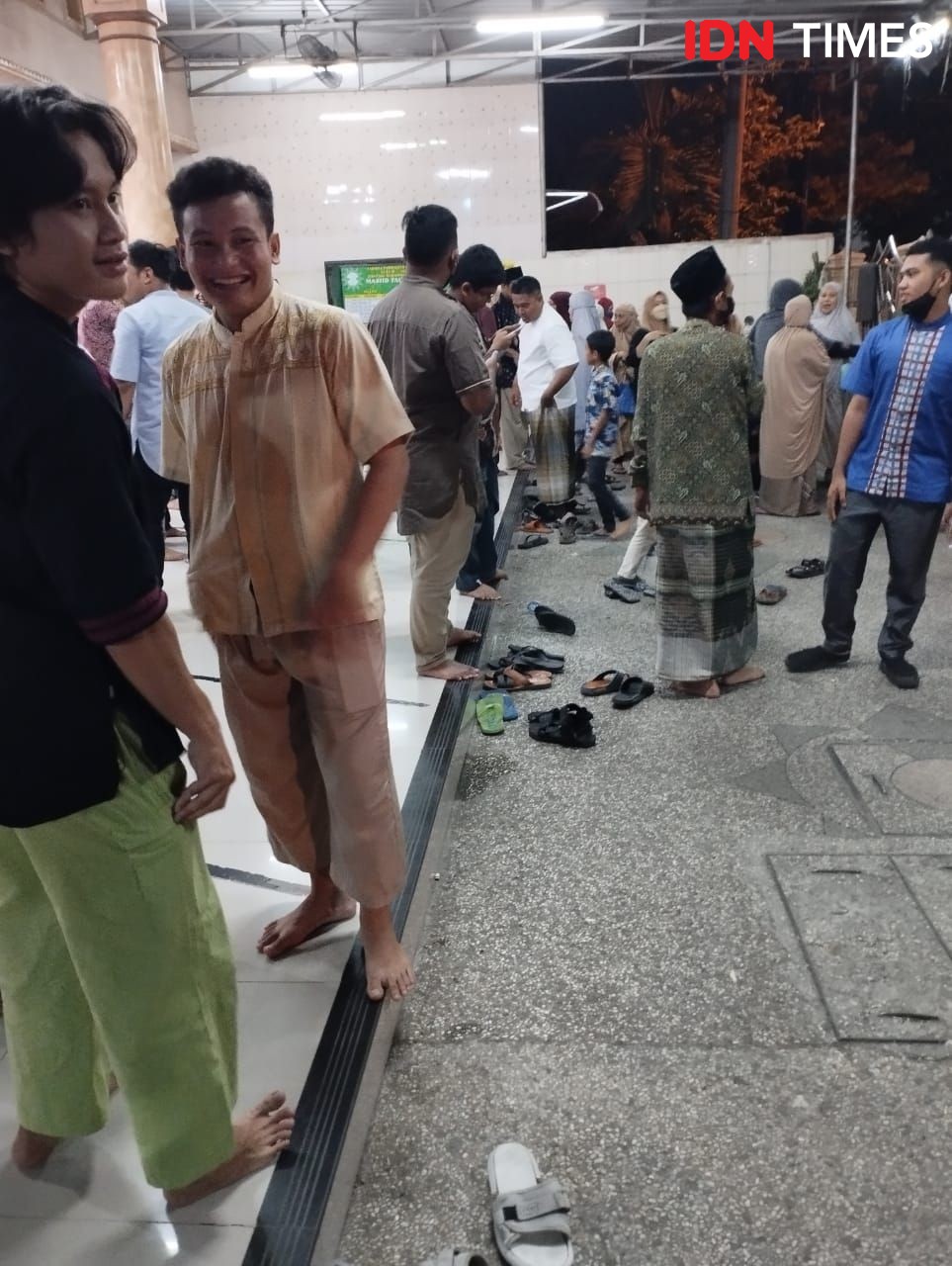 Suasana Salat Tarawih Perdana Jemaah Muhammadiyah di Medan 