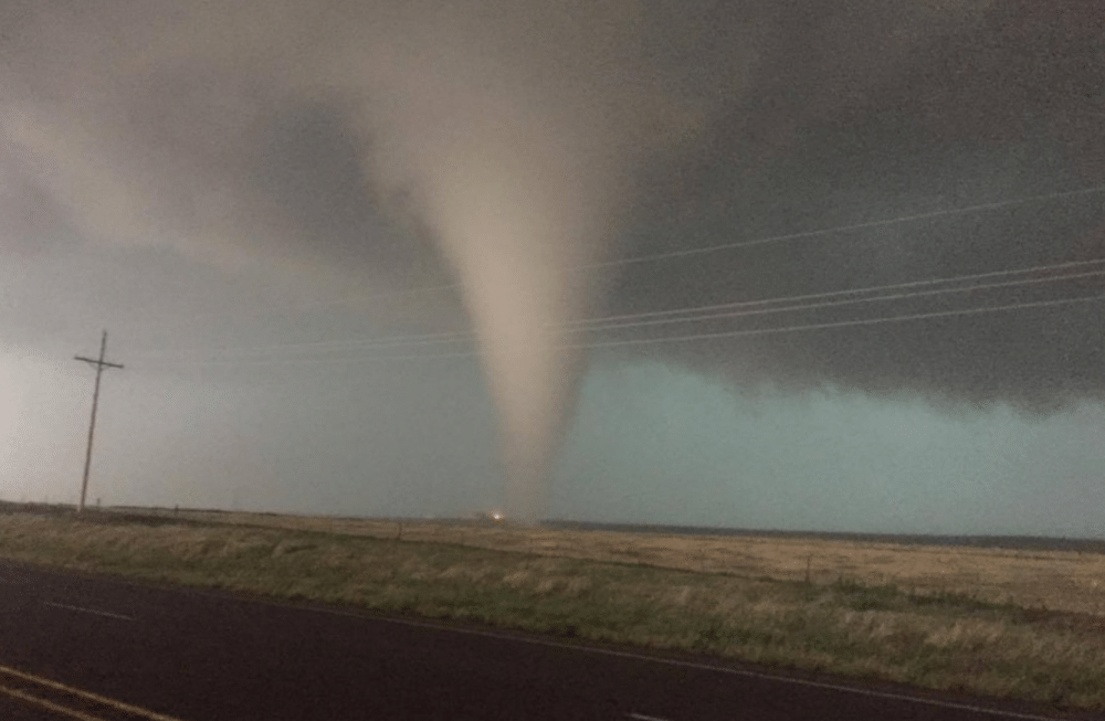 Tornado Terjang Oklahoma AS, Puluhan Ribu Rumah Mati Lampu