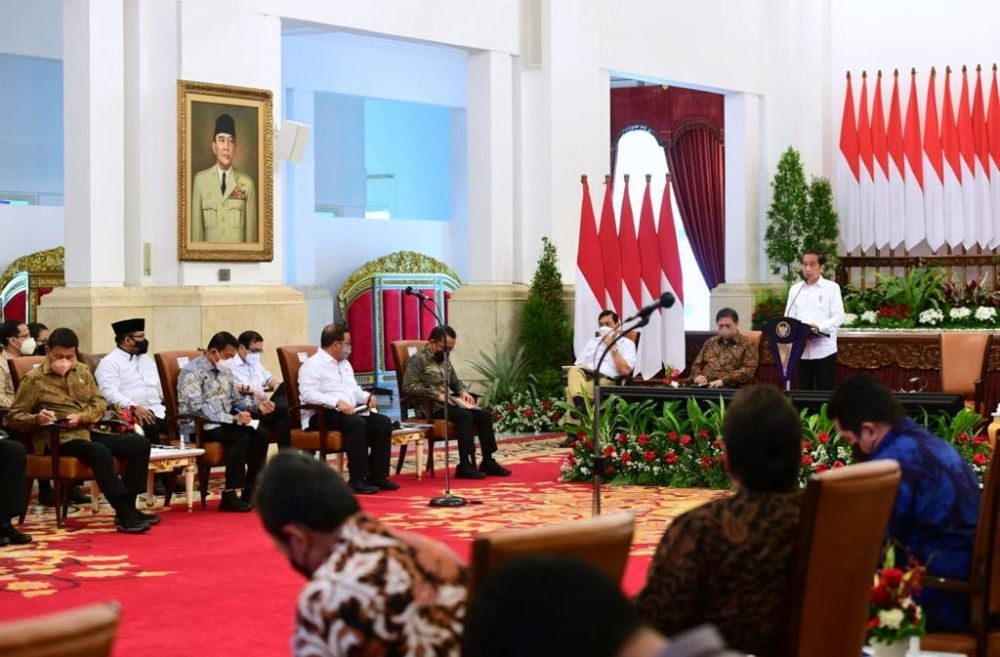 Potret Jokowi Pimpin Sidang Kabinet Bahas Kenaikan Harga