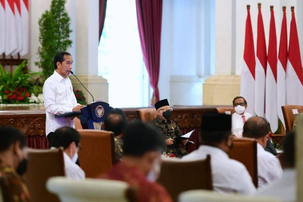 Potret Jokowi Pimpin Sidang Kabinet Bahas Kenaikan Harga