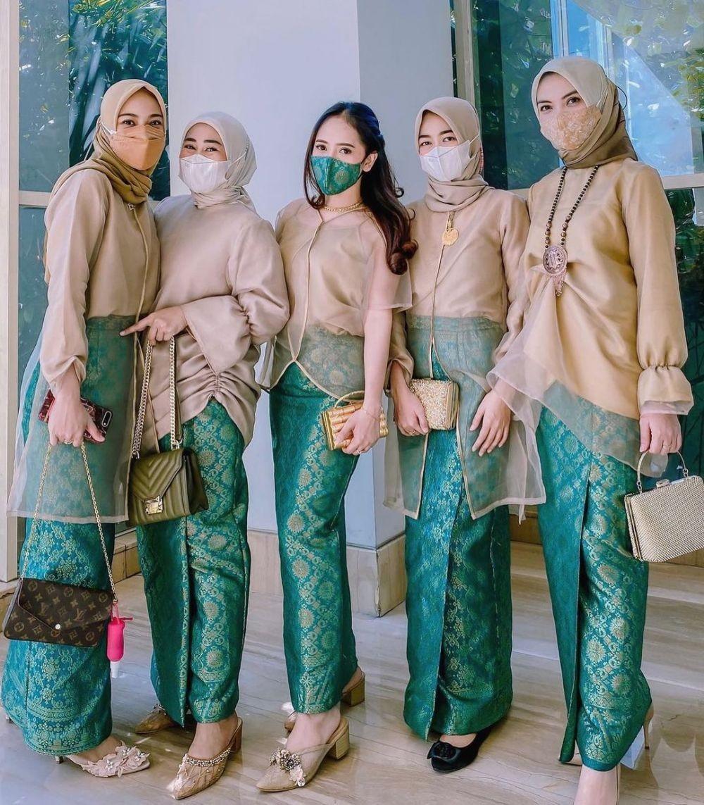 Inspirasi Kebaya Seragam untuk Bridesmaid, Serasi Dipandang