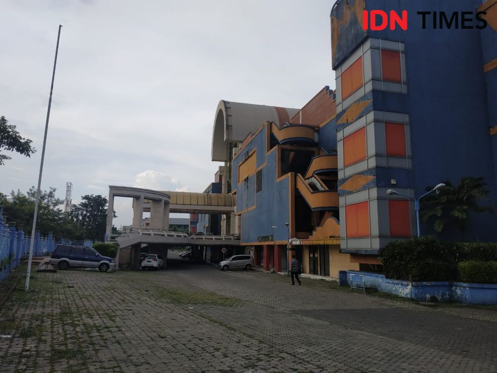 Sambatan Pedagang di Pusat IT Terbesar di Surabaya