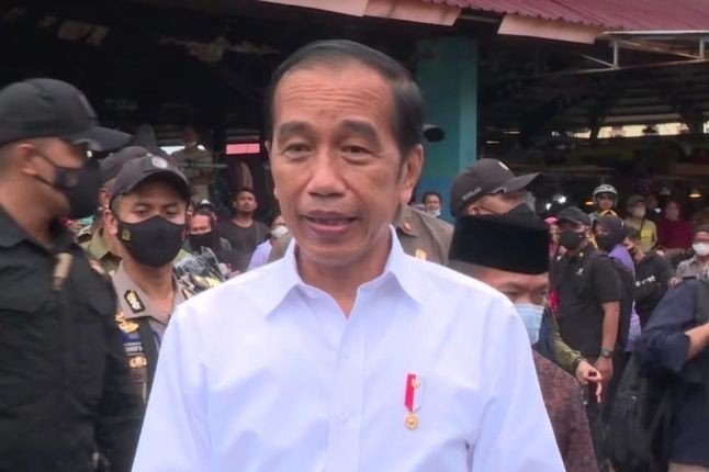 Jokowi Borong Kangkung di Pasar Jambi, Tawar Seikat Rp1 Ribu