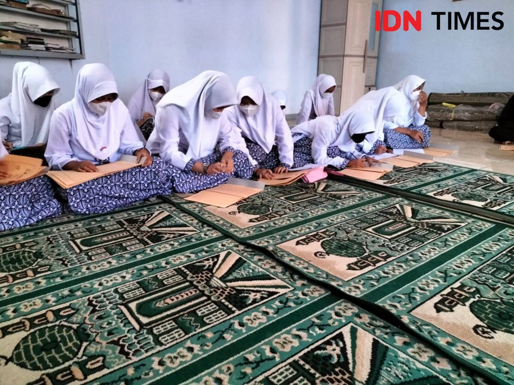 Siswa di Purwakarta Diwajibkan Belajar Kitab Kuning Secara Daring