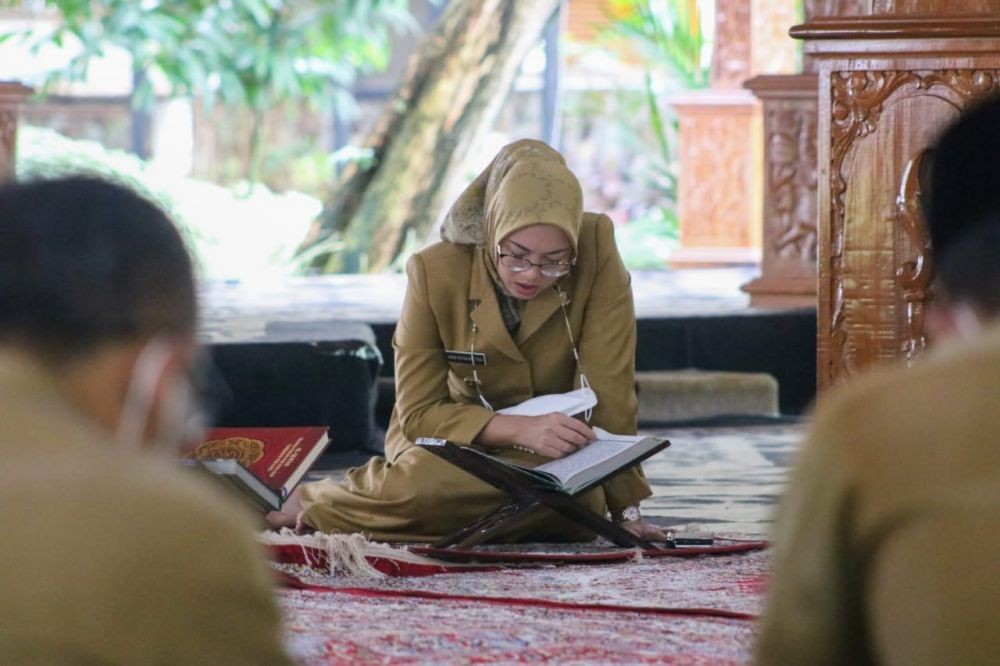 Siswa di Purwakarta Diwajibkan Belajar Kitab Kuning Secara Daring