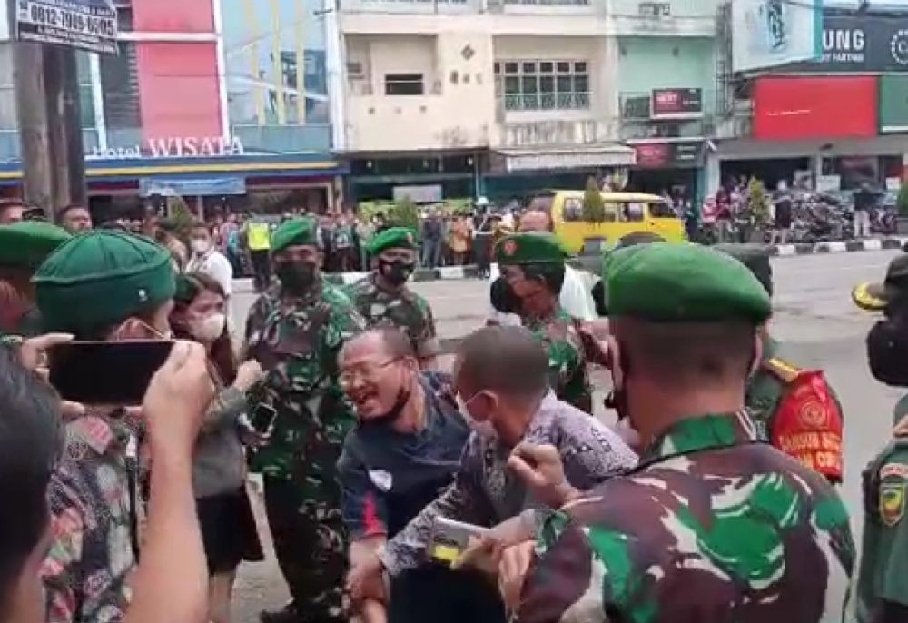 Bentangkan Kain Kafan saat Jokowi Melintas, Pria di Jambi Dibawa TNI