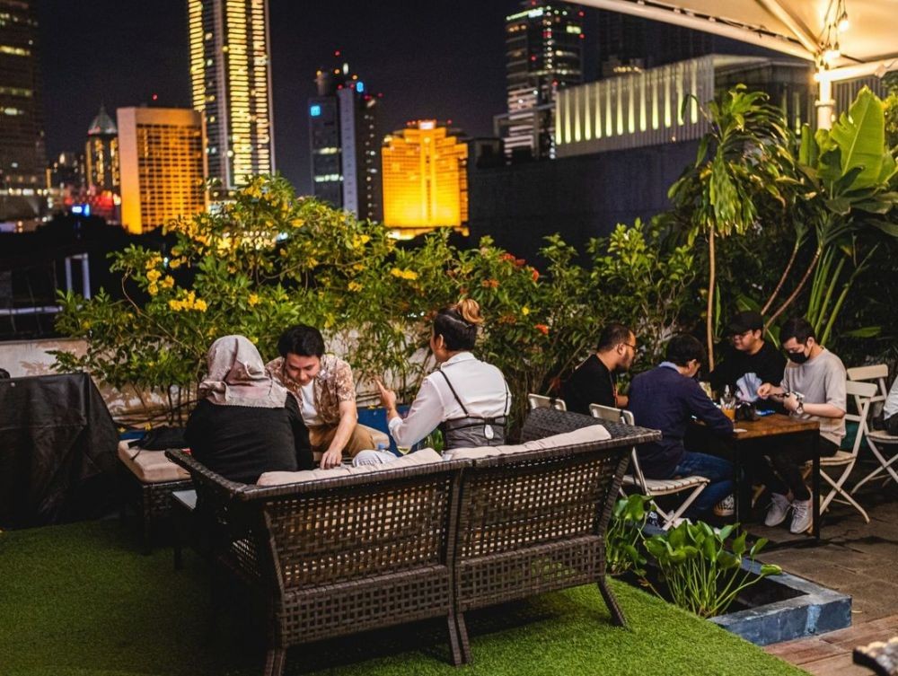 10 Cafe Rooftop Jakarta Pusat yang Hits dan Instagramable