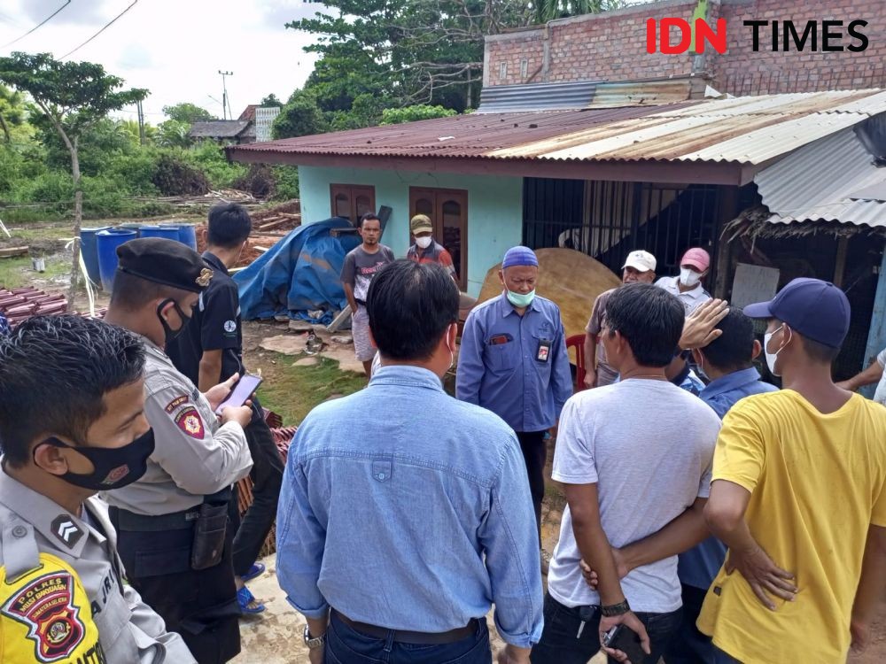 Kesal Terganggu Suara Bising, Warga Blokir Pintu Masuk Perusahaan
