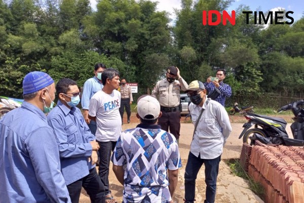 Kesal Terganggu Suara Bising, Warga Blokir Pintu Masuk Perusahaan