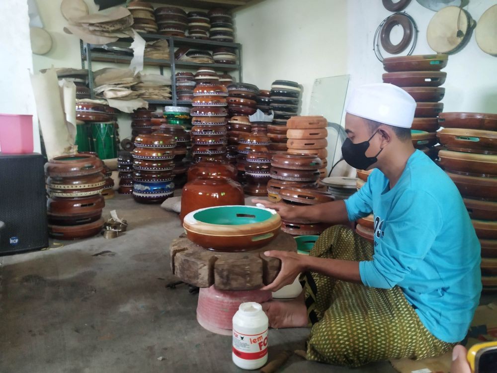 Melihat Produksi Rebana Rumahan Yang Ada di Kota Malang
