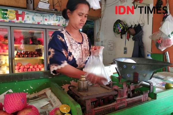 Pedagang Belum Ikuti Aturan Pembatasan Plastik