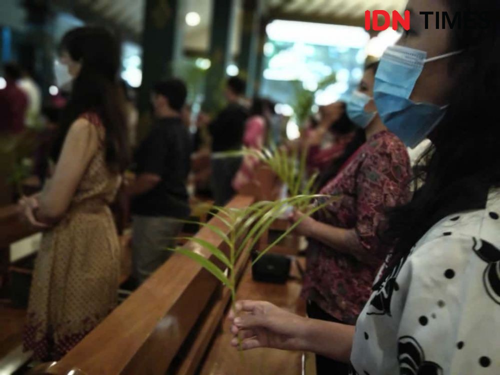 Ratusan Umat Katolik Ikuti Misa Minggu Palma di Gereja HKTY Ganjuran