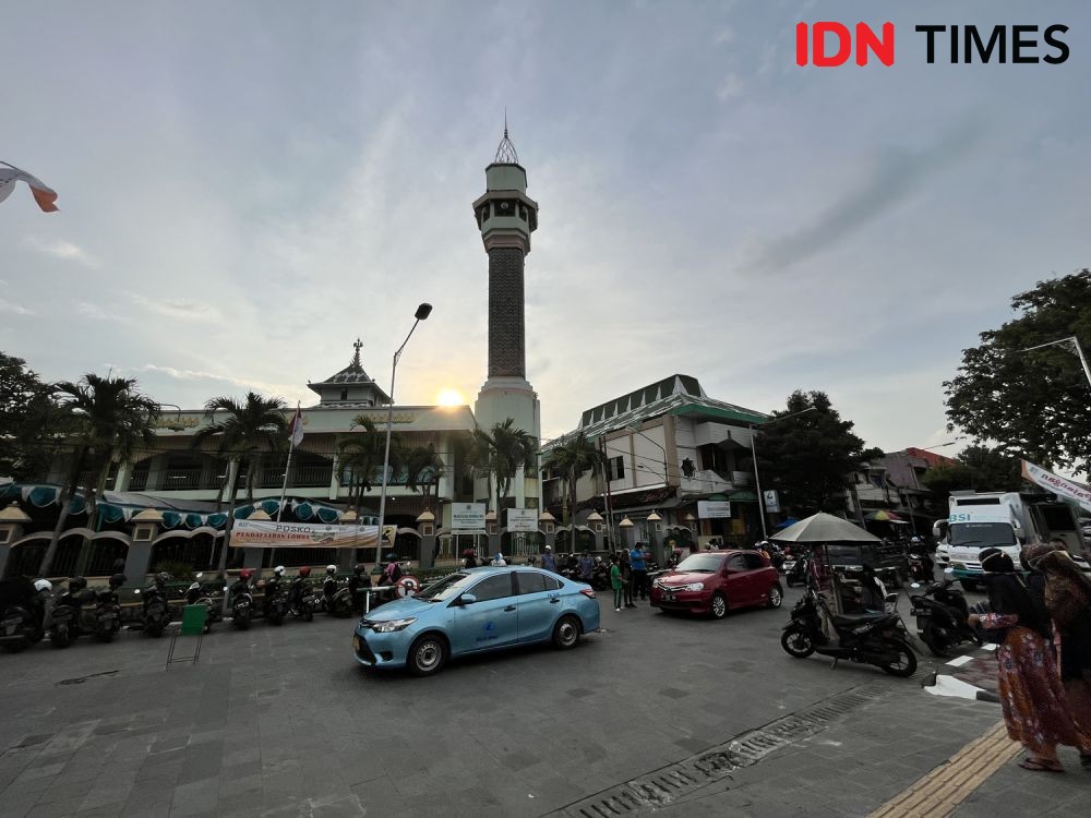 7 Potret Pasar Jajanan Semarangan di Alun-Alun Kauman, Ngabuburit Time