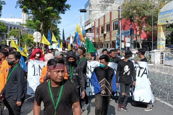 "Cukup Lulusku Aja yang Ditunda, Pemilu Jangan"