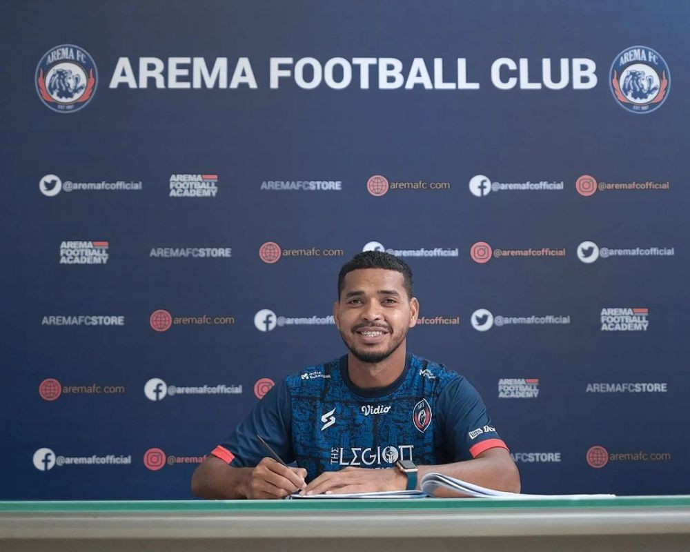 Arema FC Resmi Gaet Dua Eks PSM, Hasim Kipuw dan Ilham Udin