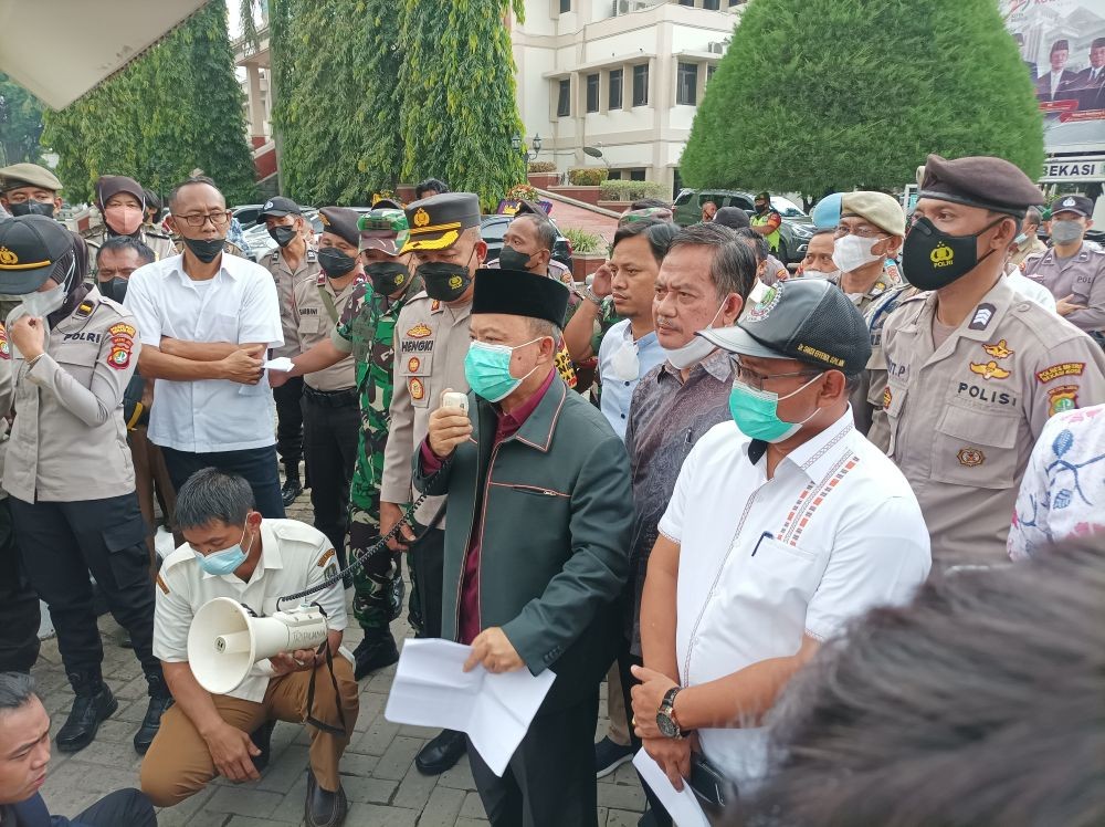 Mahasiswa Gelar Unjuk Rasa di DPRD Kota Bekasi, Ajukan Empat Tuntutan
