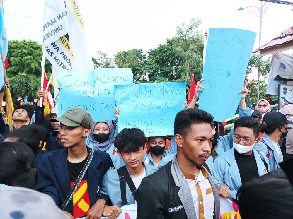 Mahasiswa Gelar Unjuk Rasa di DPRD Kota Bekasi, Ajukan Empat Tuntutan