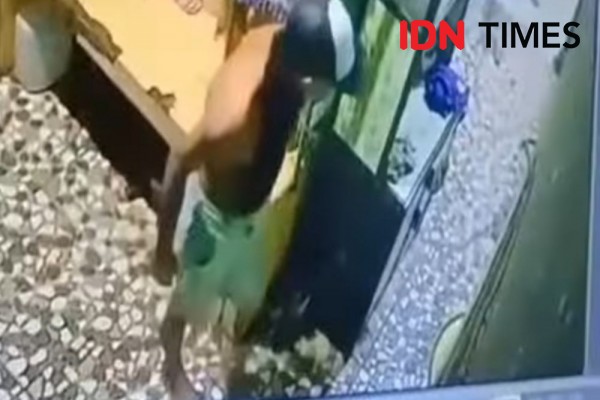 Pencuri Handphone di Muba Nekat Panjat Lantai 2 Rumah Makan