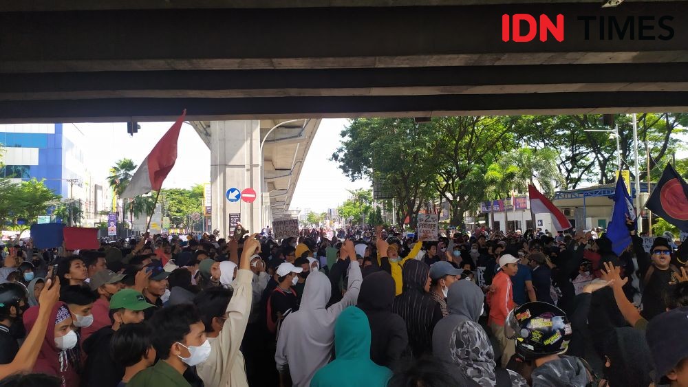 Demo 11 April, Mahasiswa Makassar Teriak Luhut hingga Jokowi