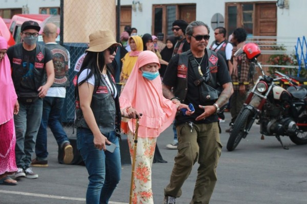BB1% MC Safari Ramadan ke 9 Kota Jabar Sambil Bagi Bantuan