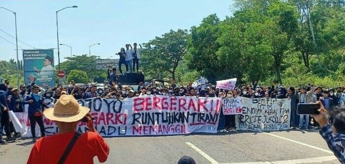 Mahasiswa Madura Sempat Blokade Jembatan Suramadu