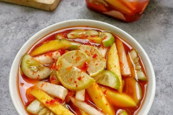 Resep Asinan Mangga Campur yang Segar Dinikmati saat Cuaca Panas