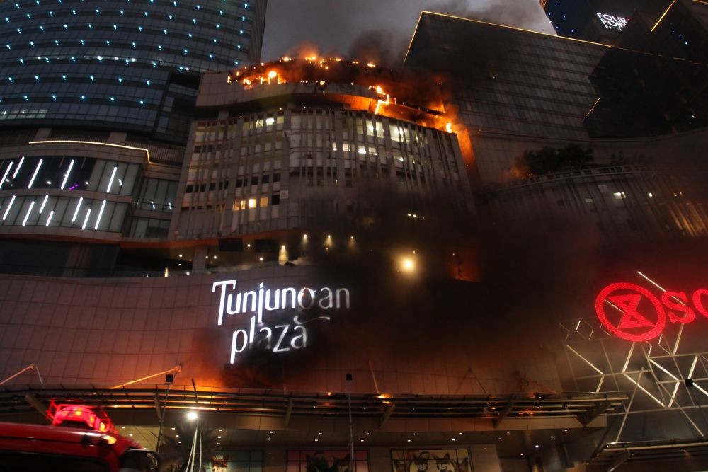 Labfor Polda Ungkap Penyebab Kebakaran Tunjungan Plaza 5 Surabaya