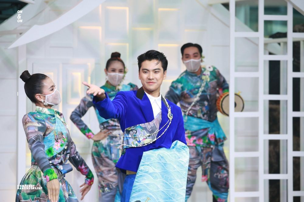 8 Potret Aktor Thailand Rayakan Festival Songkran