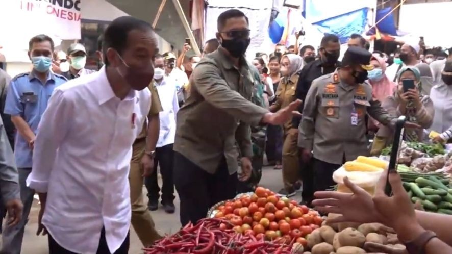 Kunker ke Cirebon, Jokowi: Bantuan Modal Pedagang Tingkatkan Daya Beli