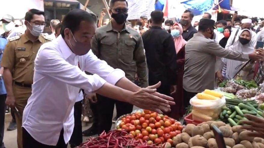 Kunker ke Cirebon, Jokowi: Bantuan Modal Pedagang Tingkatkan Daya Beli
