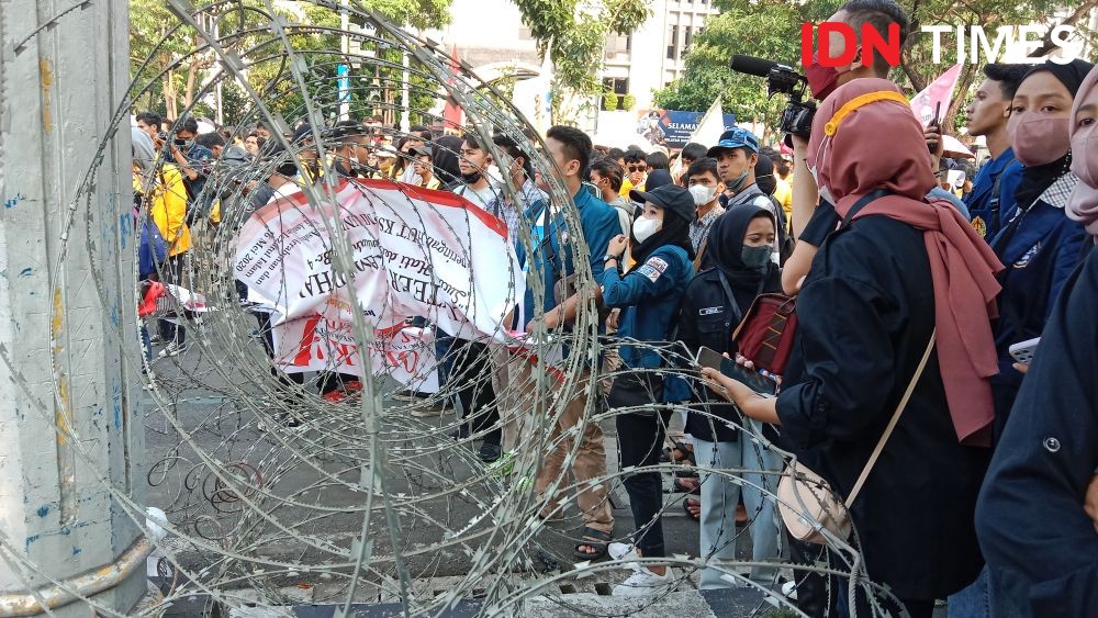 Long March, Ribuan Mahasiswa Semarang Kepung Kantor Ganjar Pranowo