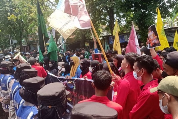 Mahasiswa Lamongan Tolak Presiden Tiga Periode dan Kenaikan BBM