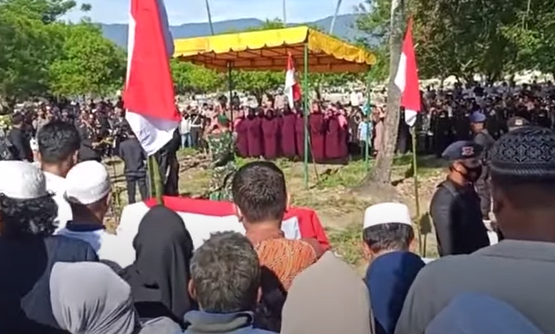 Pemakaman Ipda Imam di Madina Penuh Haru, Calon Istri Setia Mengantar