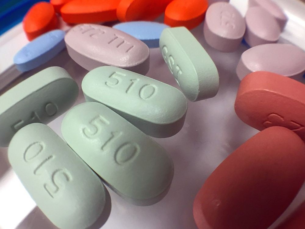 Pasien HIV Harus Minum Obat Tepat Waktu, Mengapa?